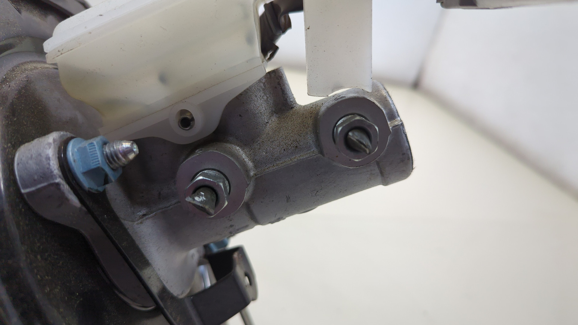 Цилиндр тормозной главный