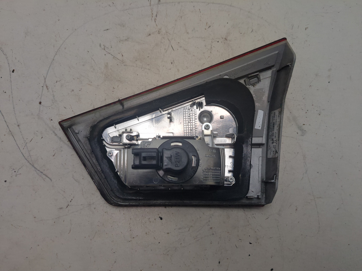 Фонарь задний внутренний левый