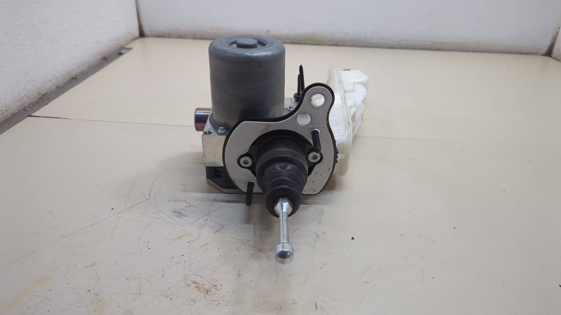 Цилиндр тормозной главный