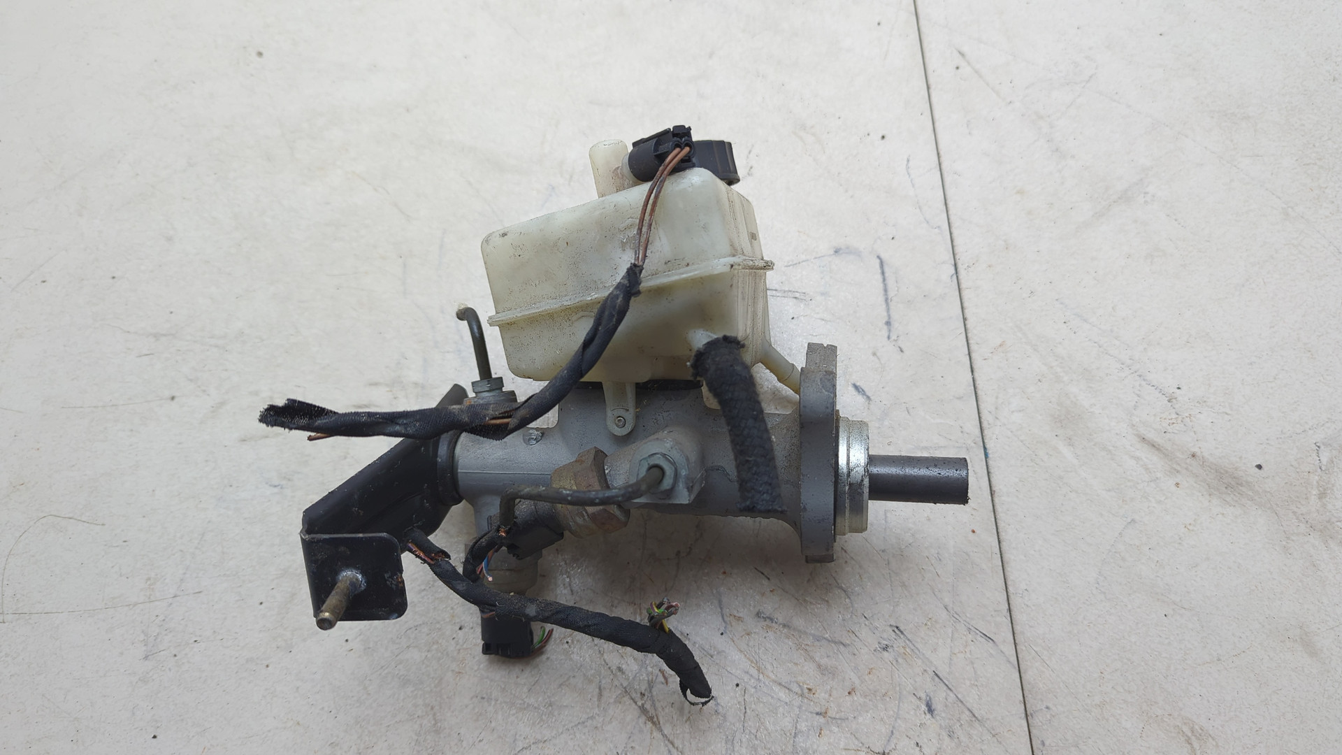 Цилиндр тормозной главный