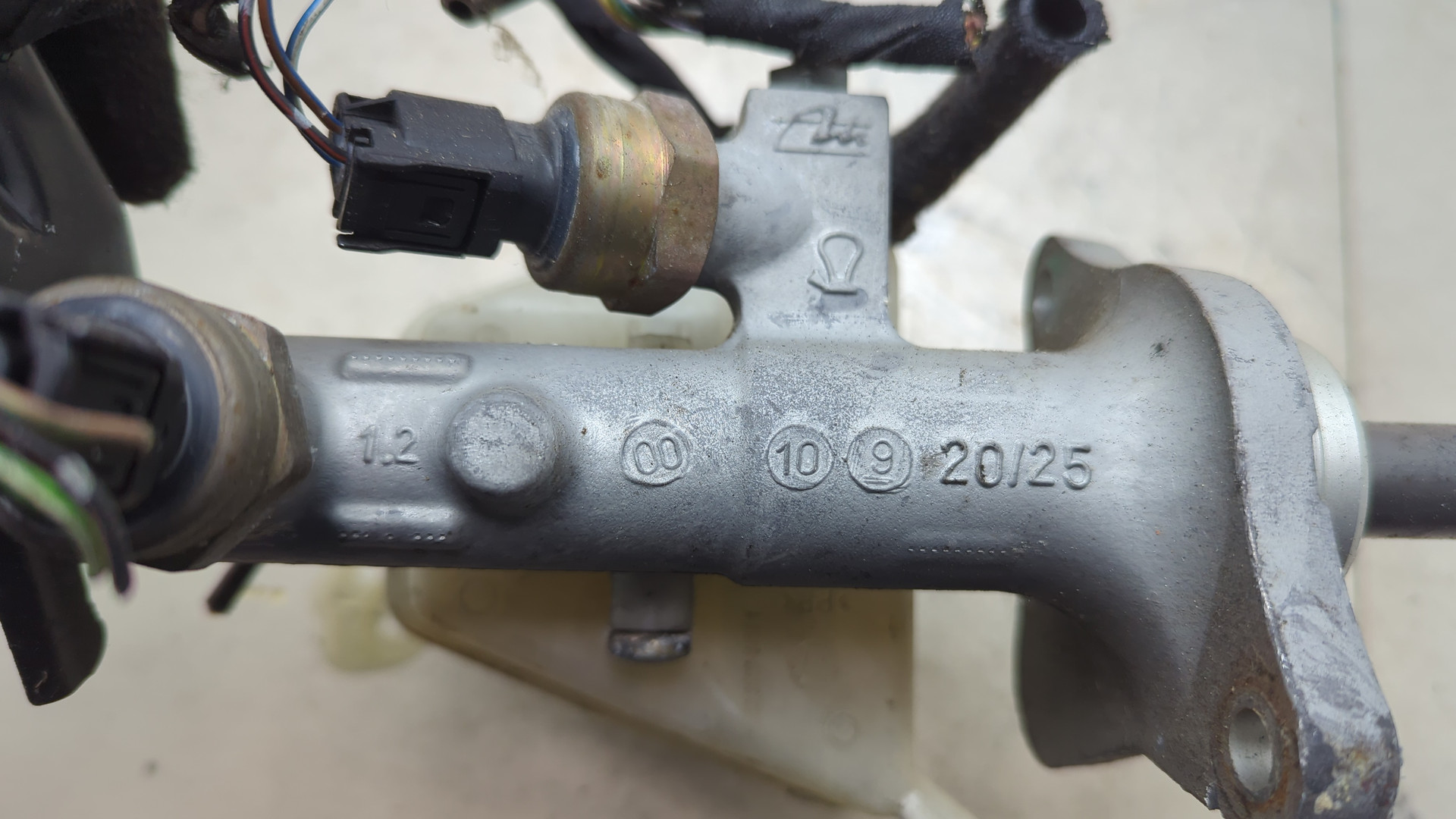 Цилиндр тормозной главный