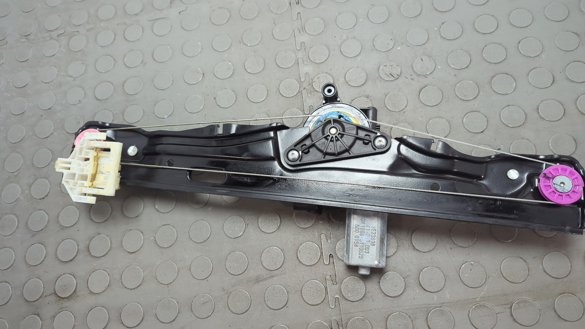 Стеклоподъемник электр. задний левый