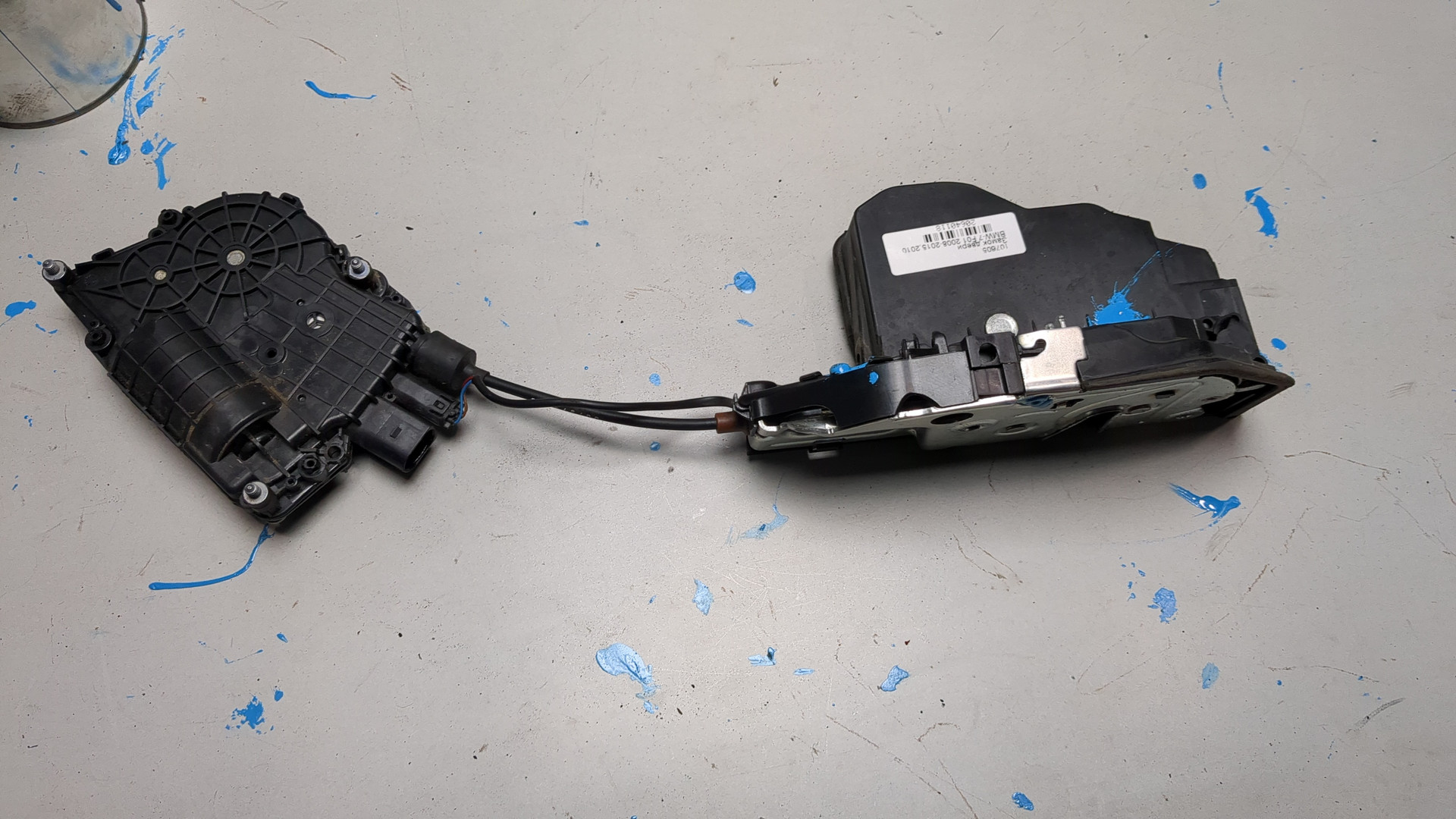 Замок двери задней левой