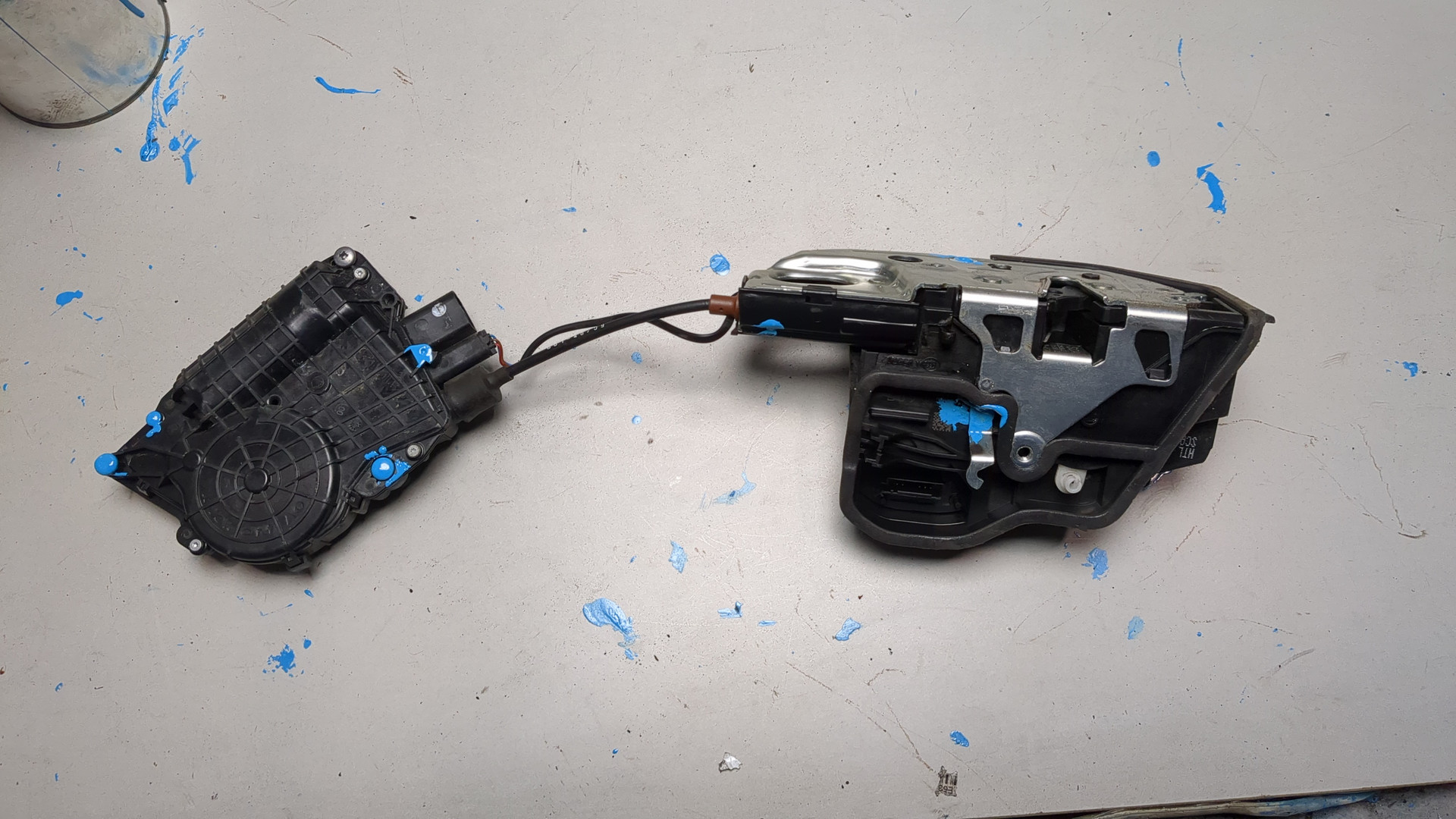 Замок двери задней левой