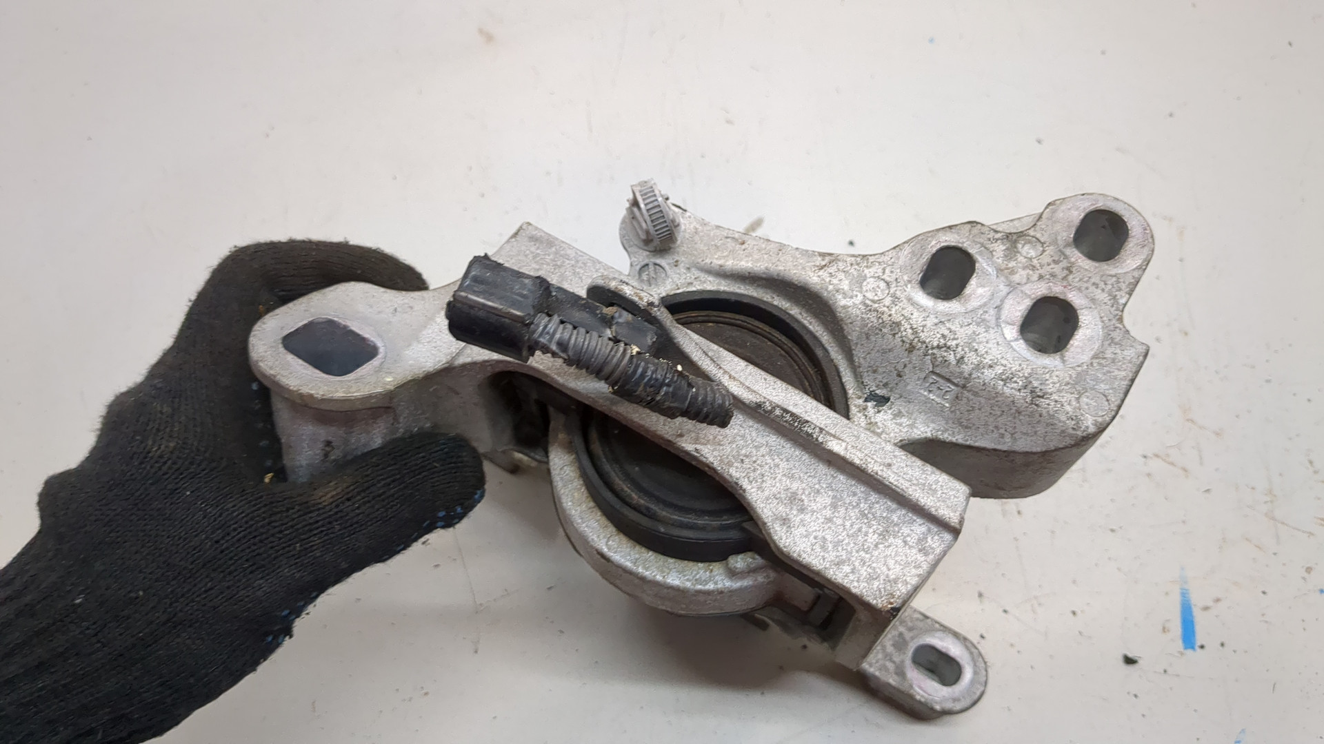 Опора двигателя