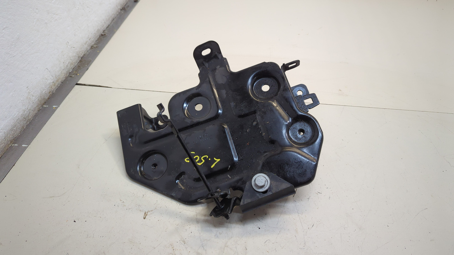 Площадка под аккумулятор (АКБ)