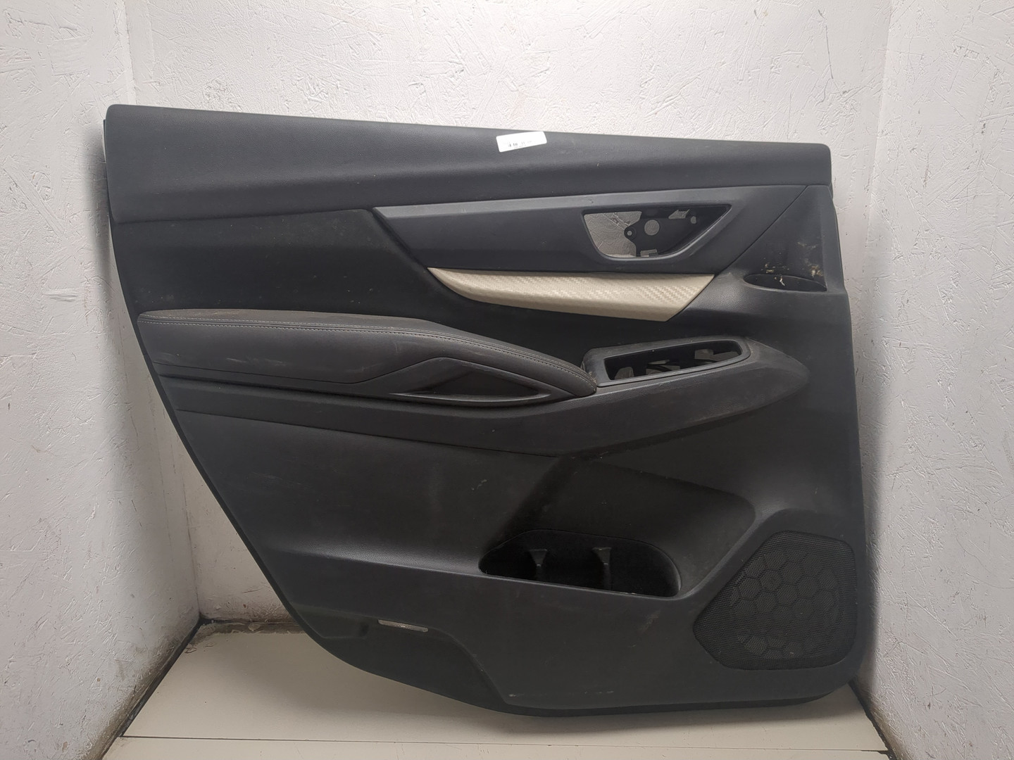 Обшивка двери задней левой