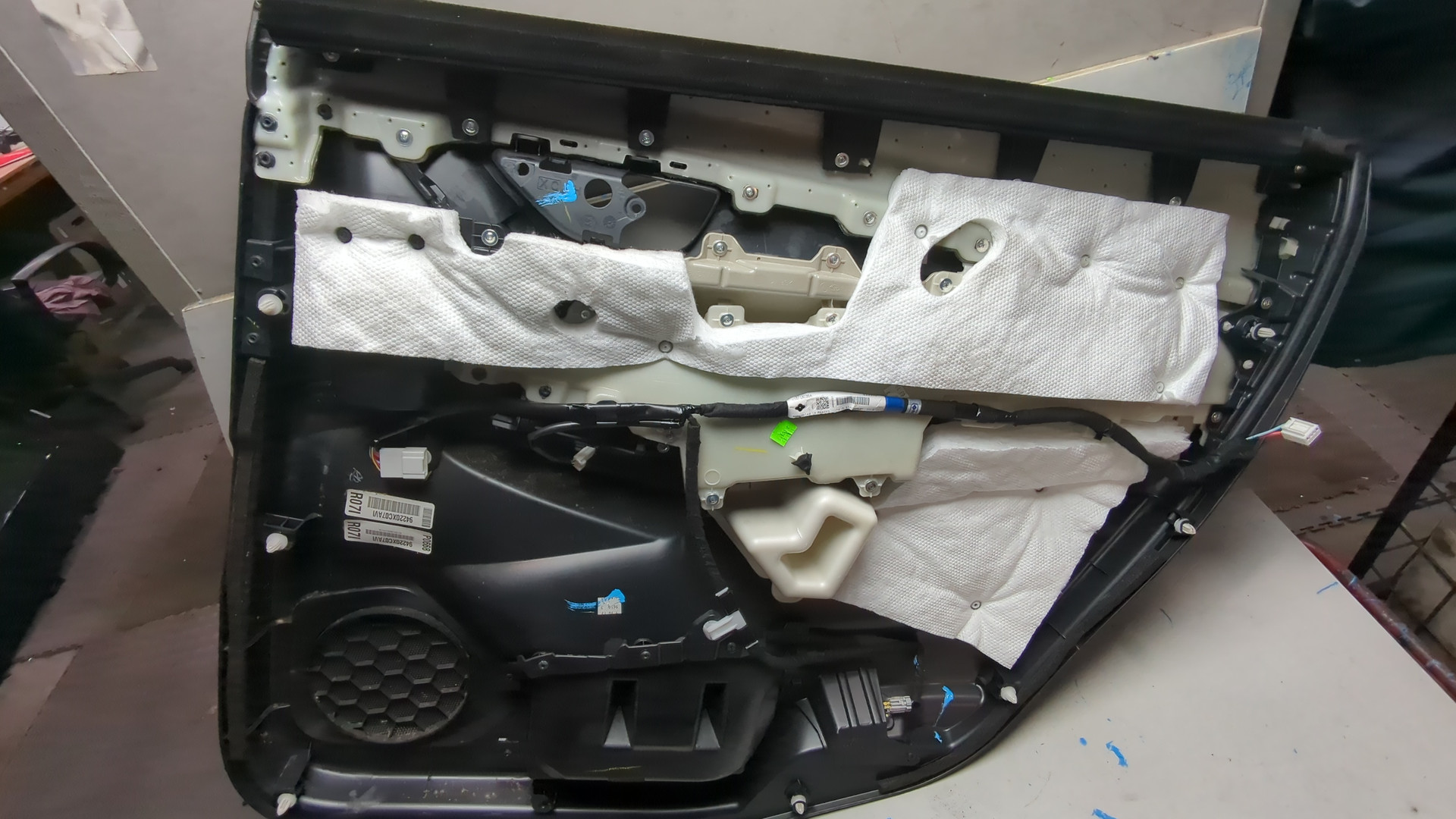 Обшивка двери задней левой