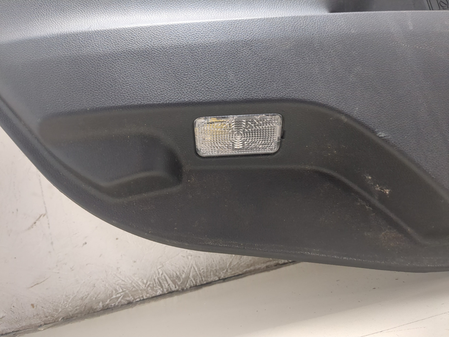 Обшивка двери задней левой