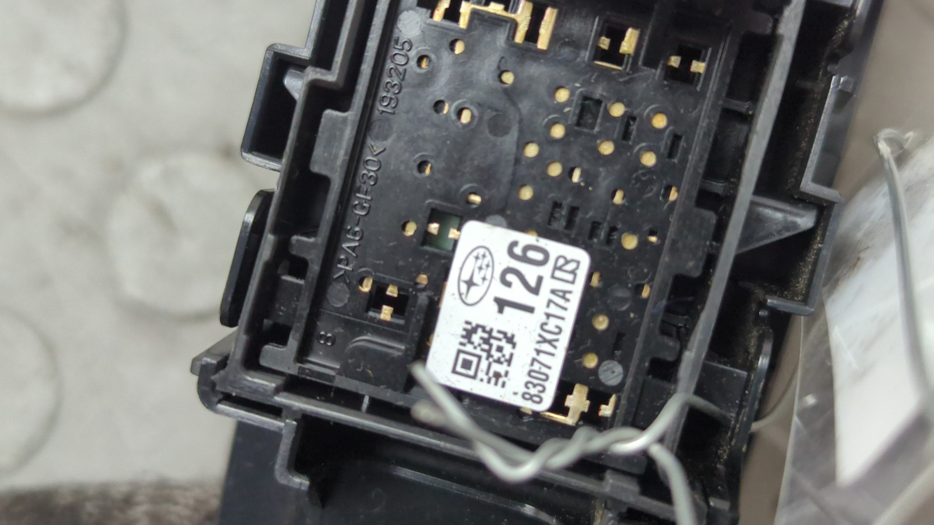 Кнопка стеклоподъемника