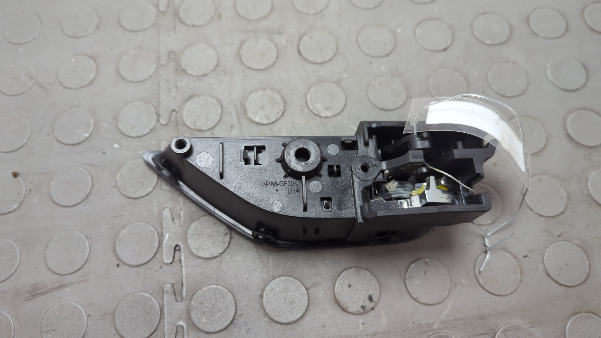 Ручка двери задней внутренняя левая