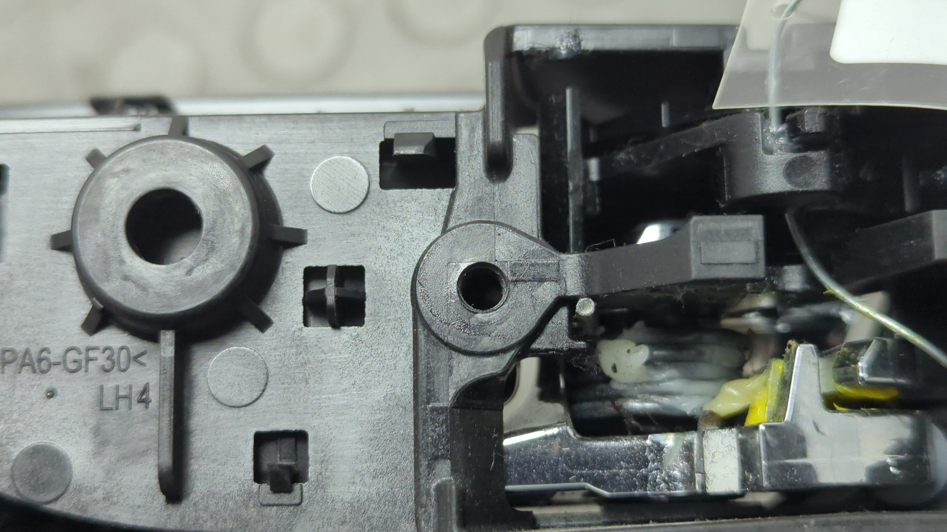 Ручка двери задней внутренняя левая