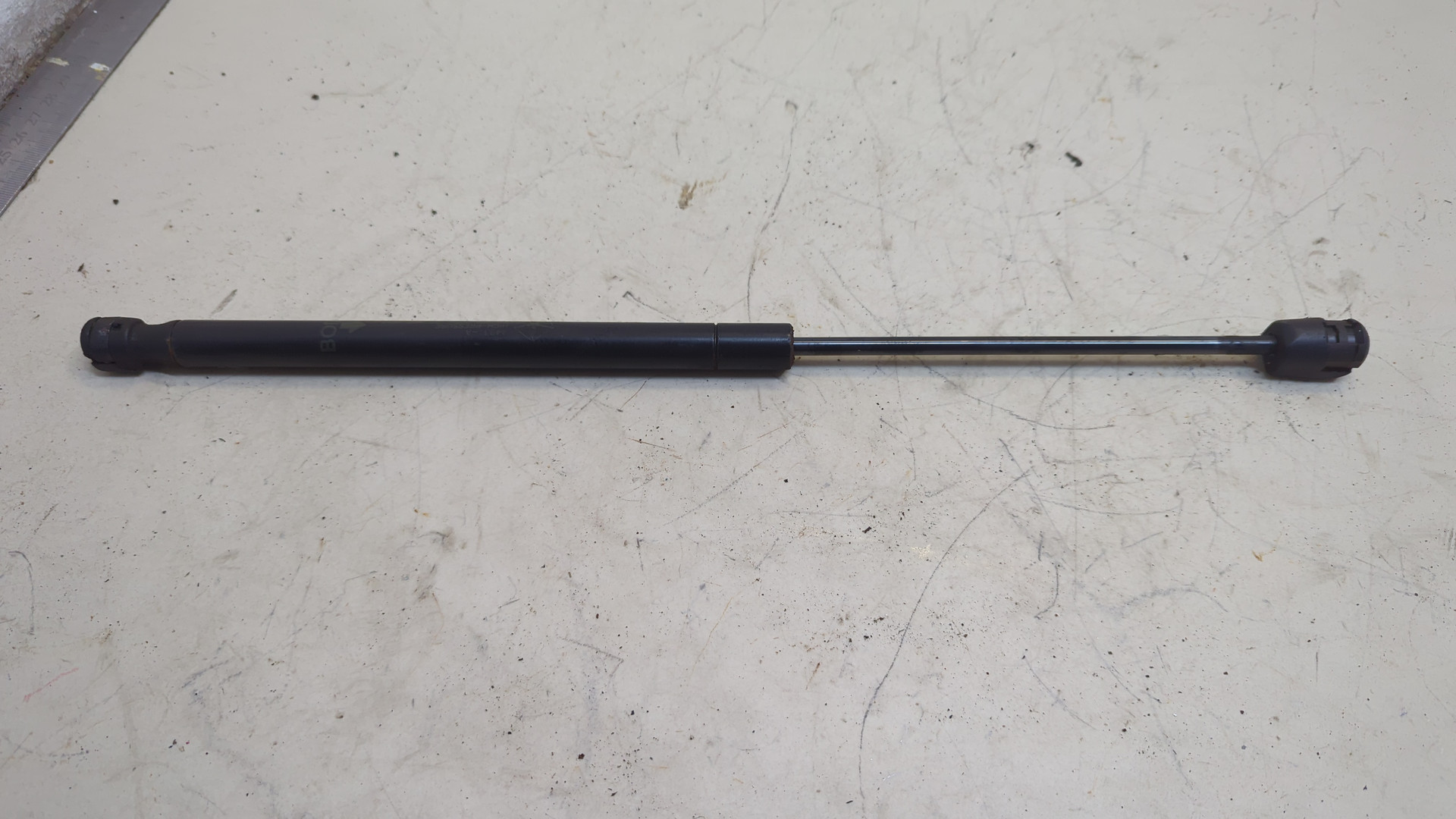 Амортизатор капота