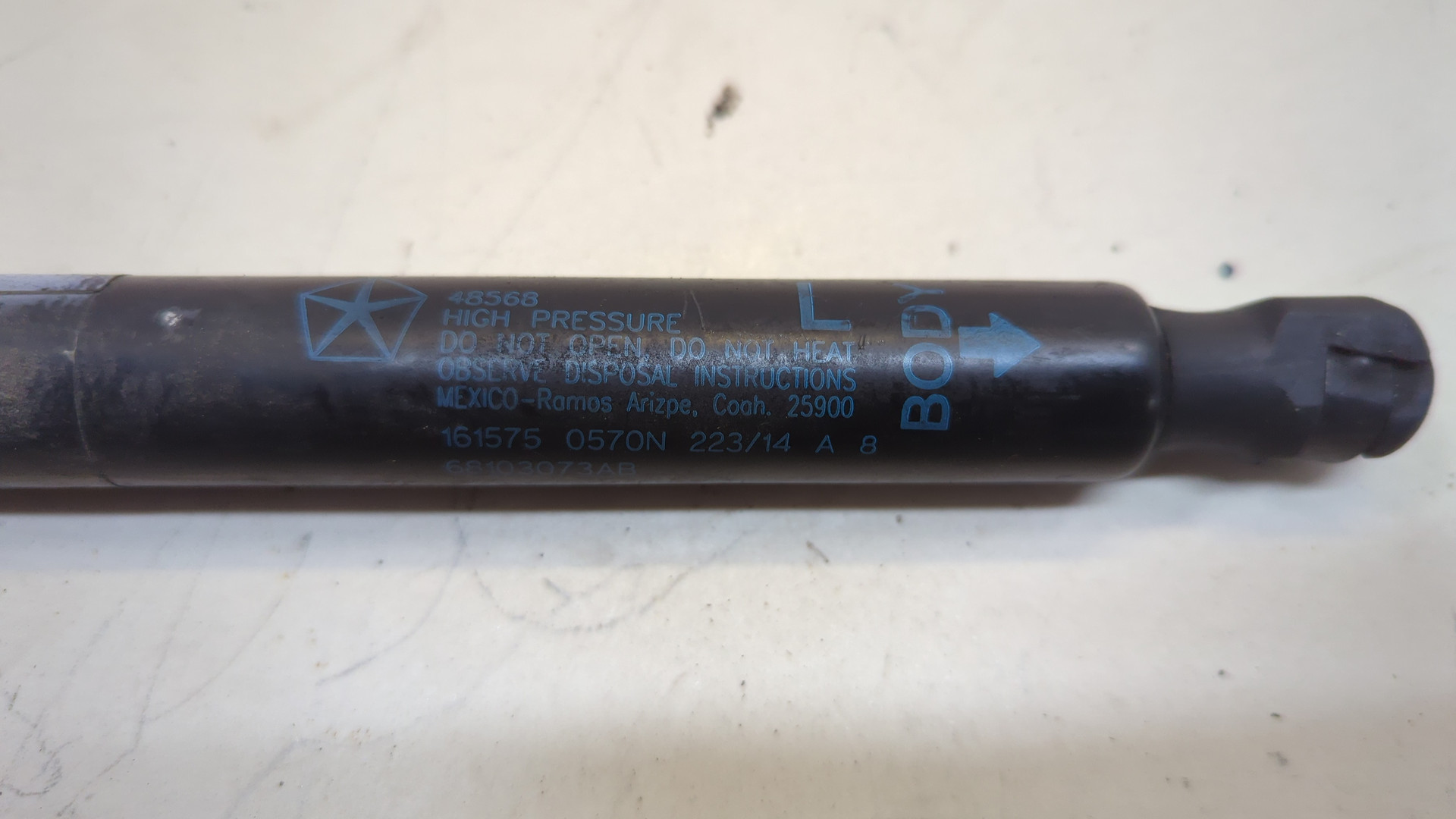 Амортизатор крышки багажника