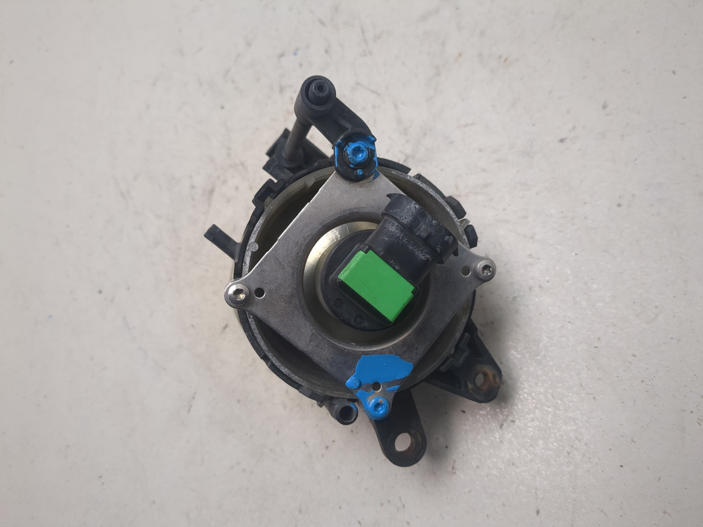 Фара противотуманная левая