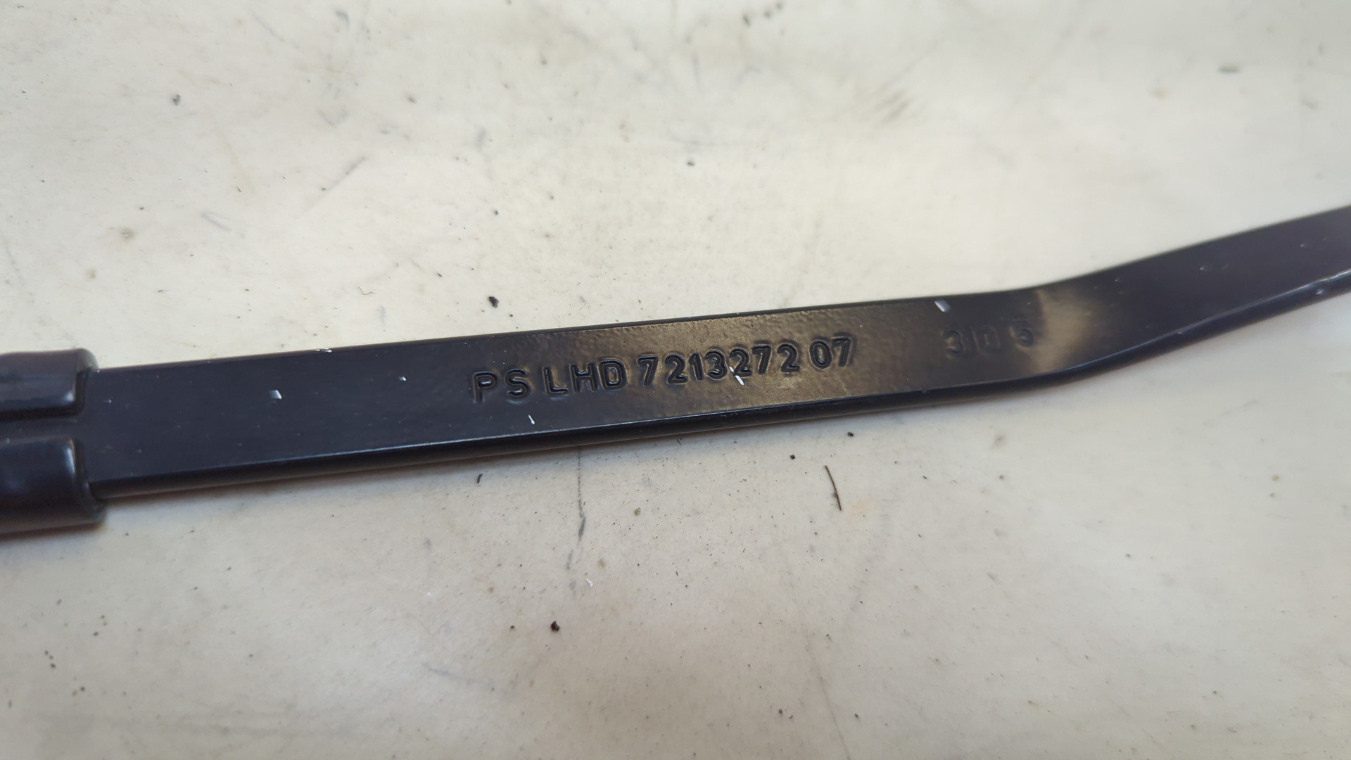 Поводок стеклоочистителя передний правый