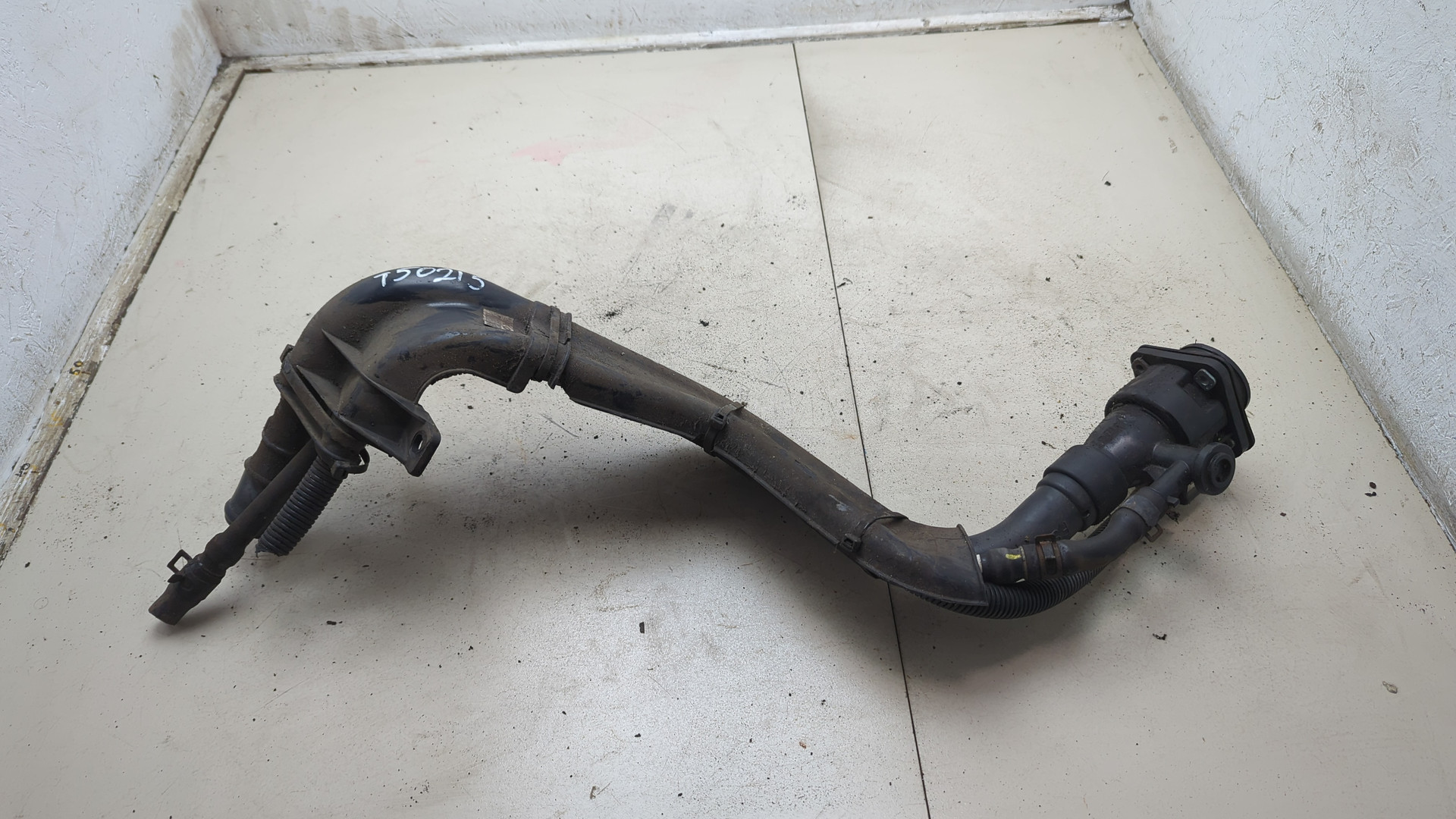 Горловина топливного бака