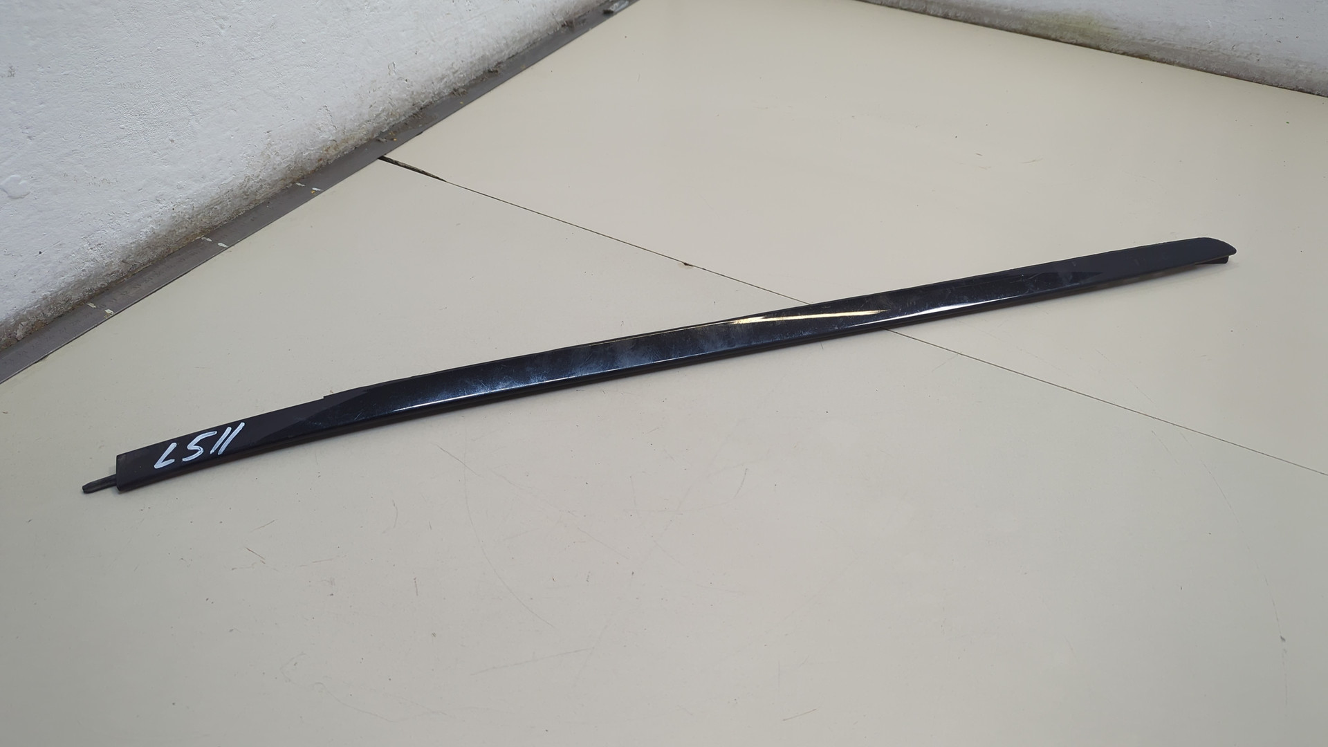 Молдинг лобового стекла