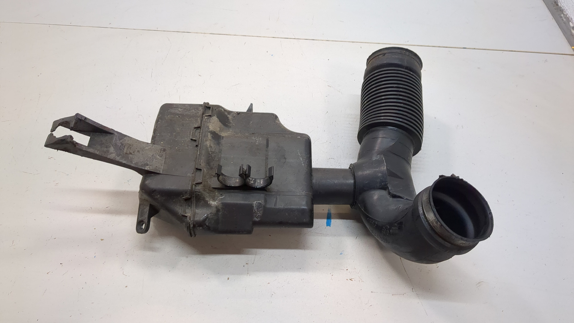 Резонатор воздушного фильтра