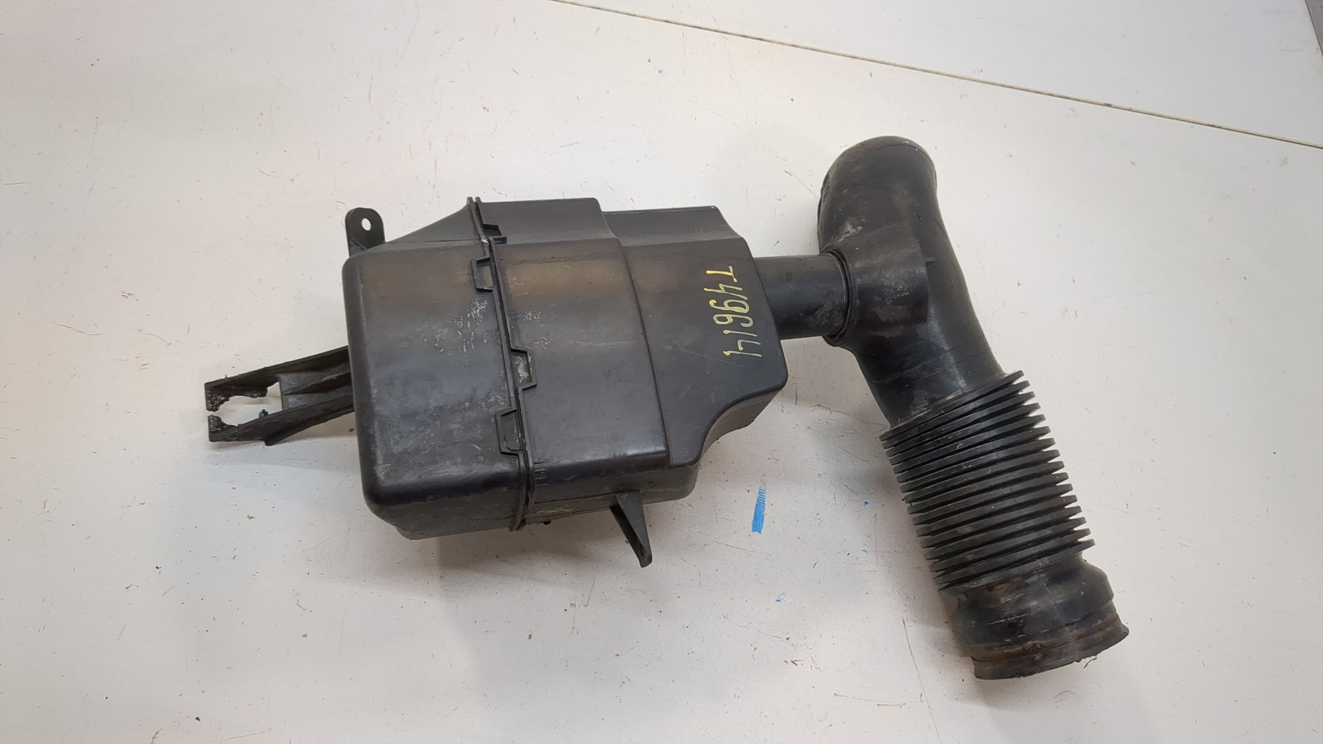 Резонатор воздушного фильтра