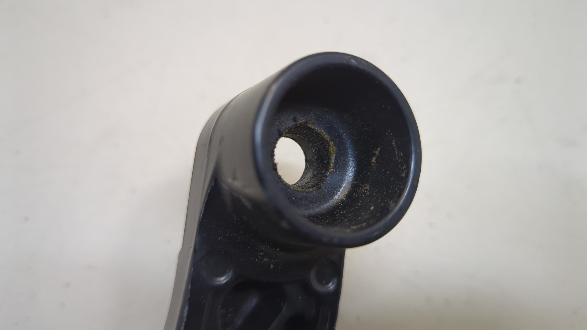 Поводок стеклоочистителя передний правый