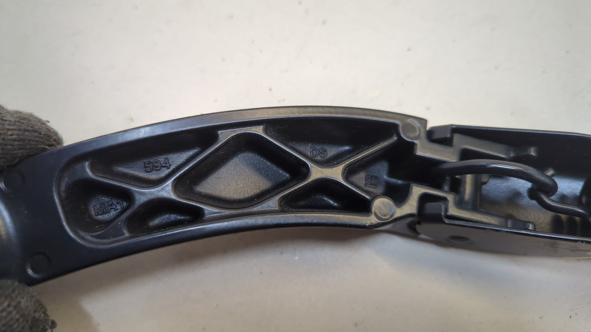 Поводок стеклоочистителя передний левый