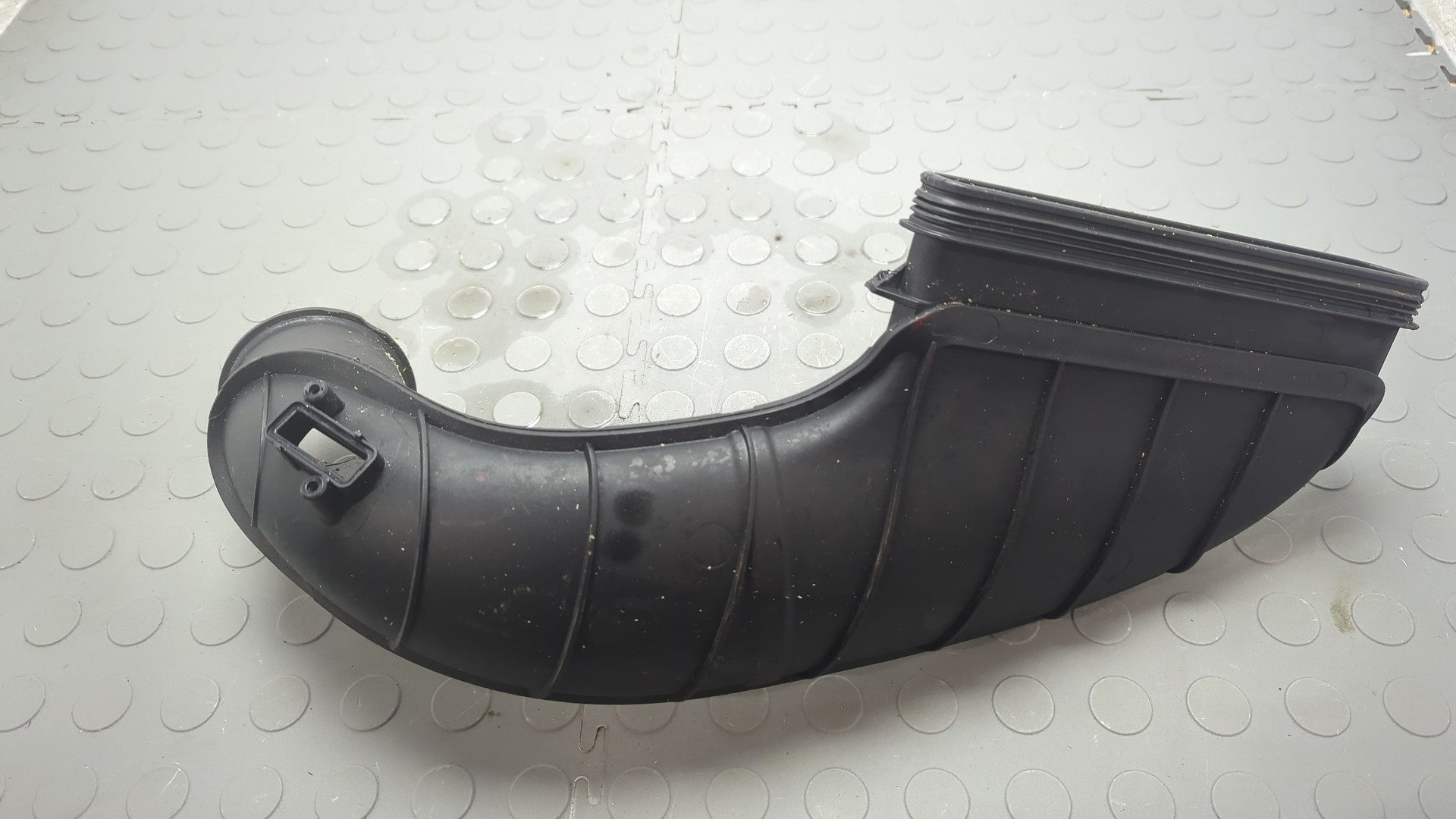 Патрубок воздушного фильтра