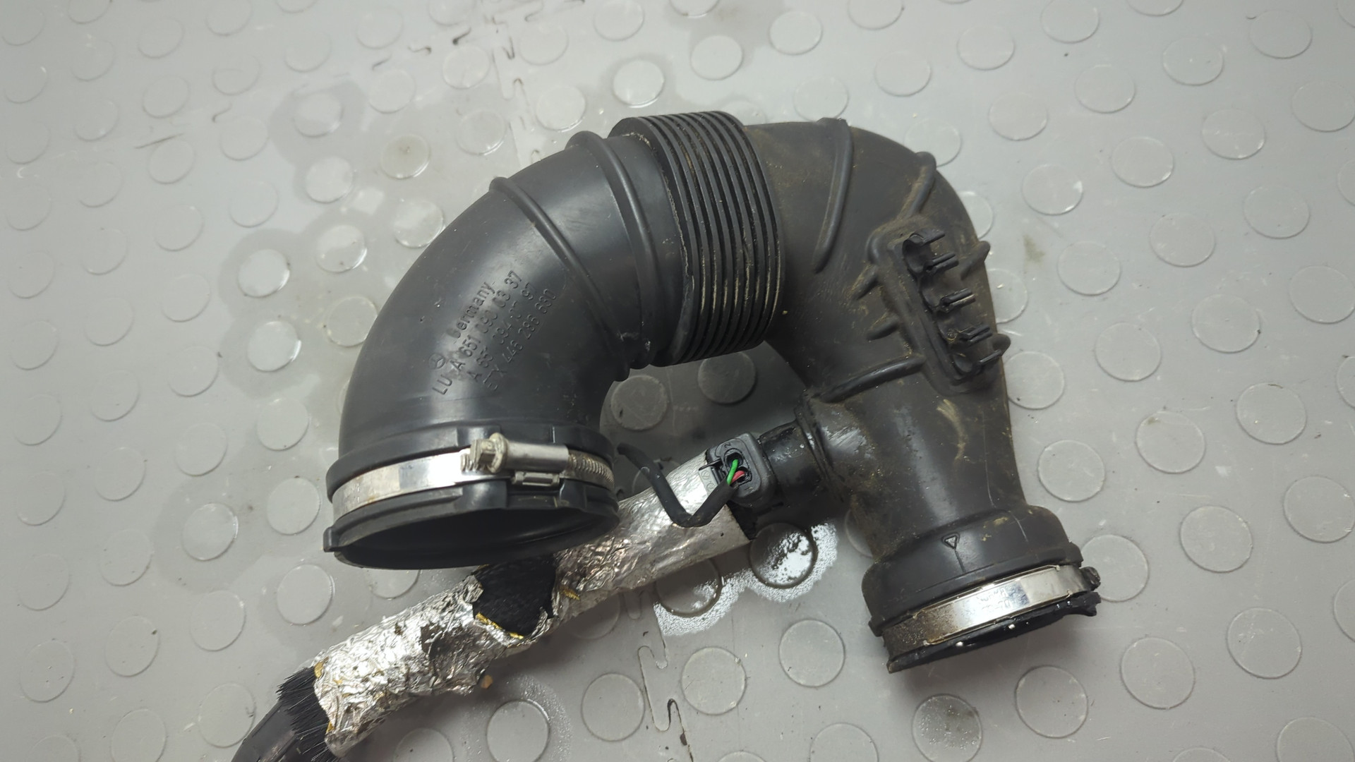 Патрубок воздушного фильтра