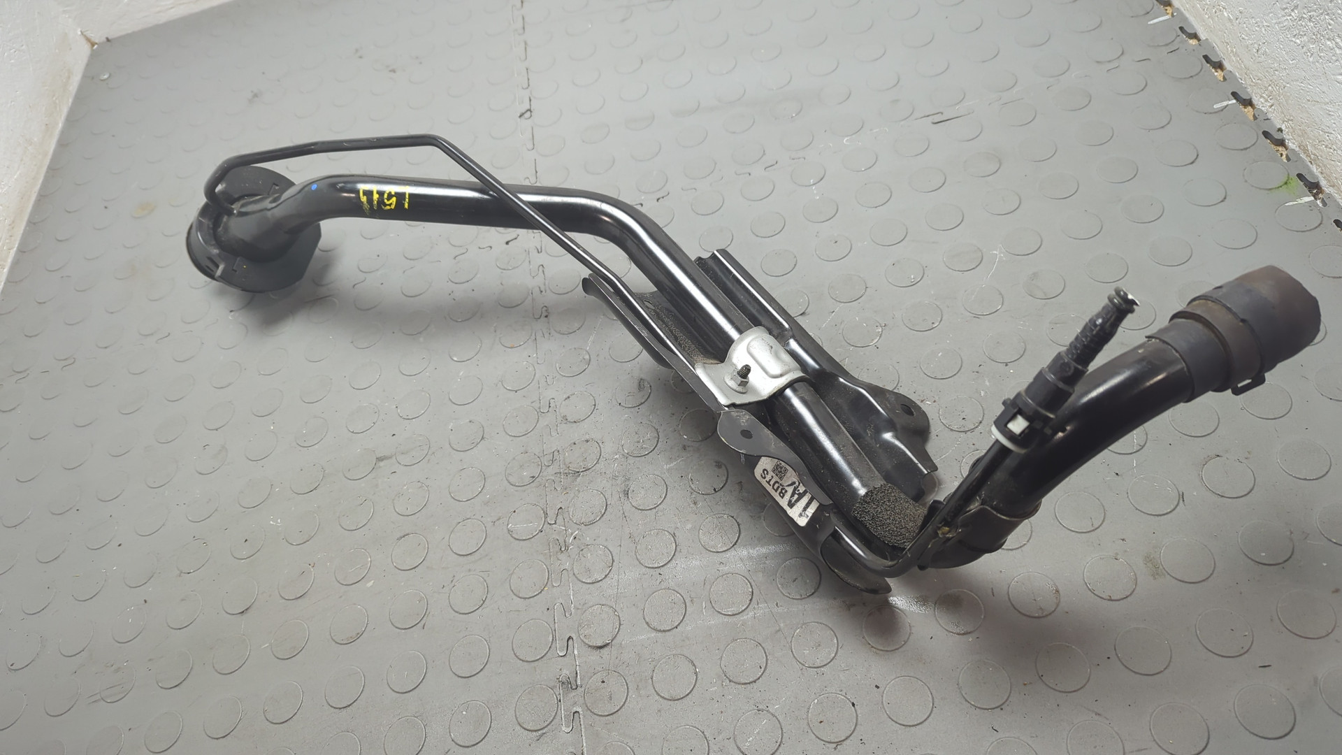 Горловина топливного бака