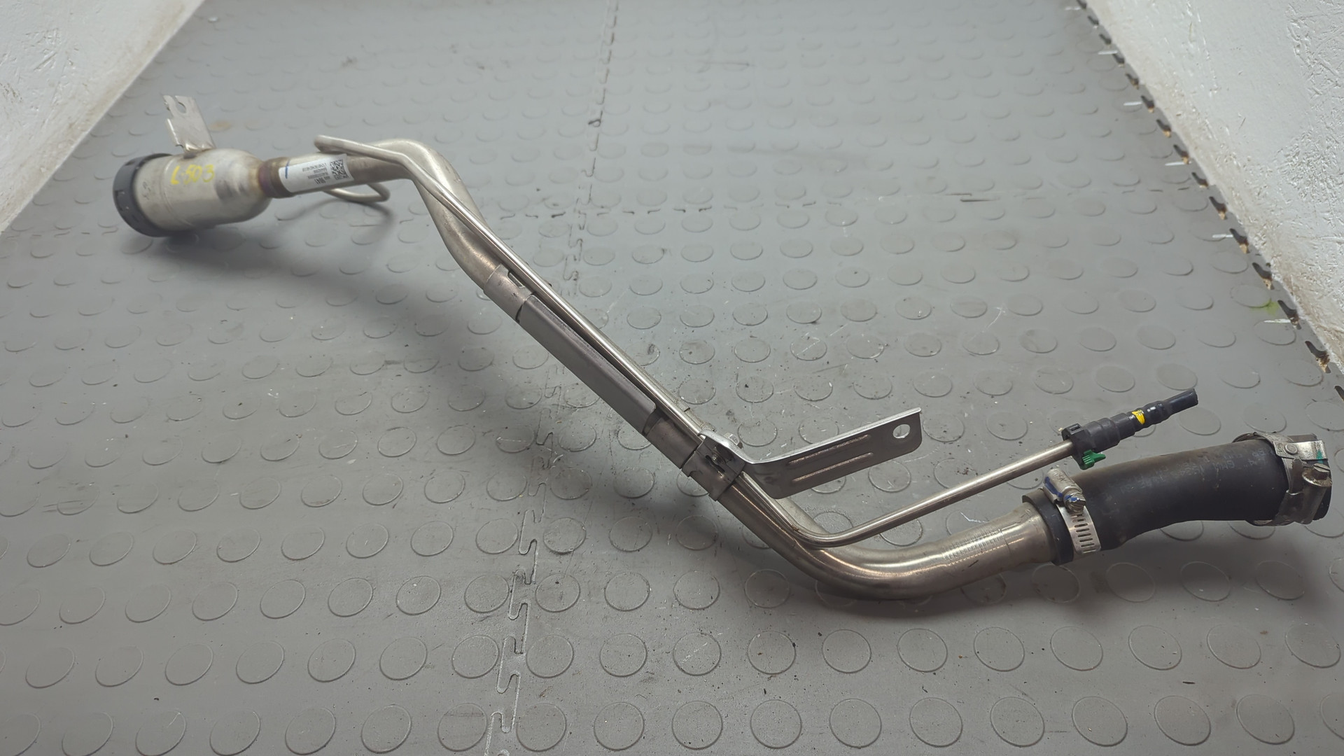 Горловина топливного бака