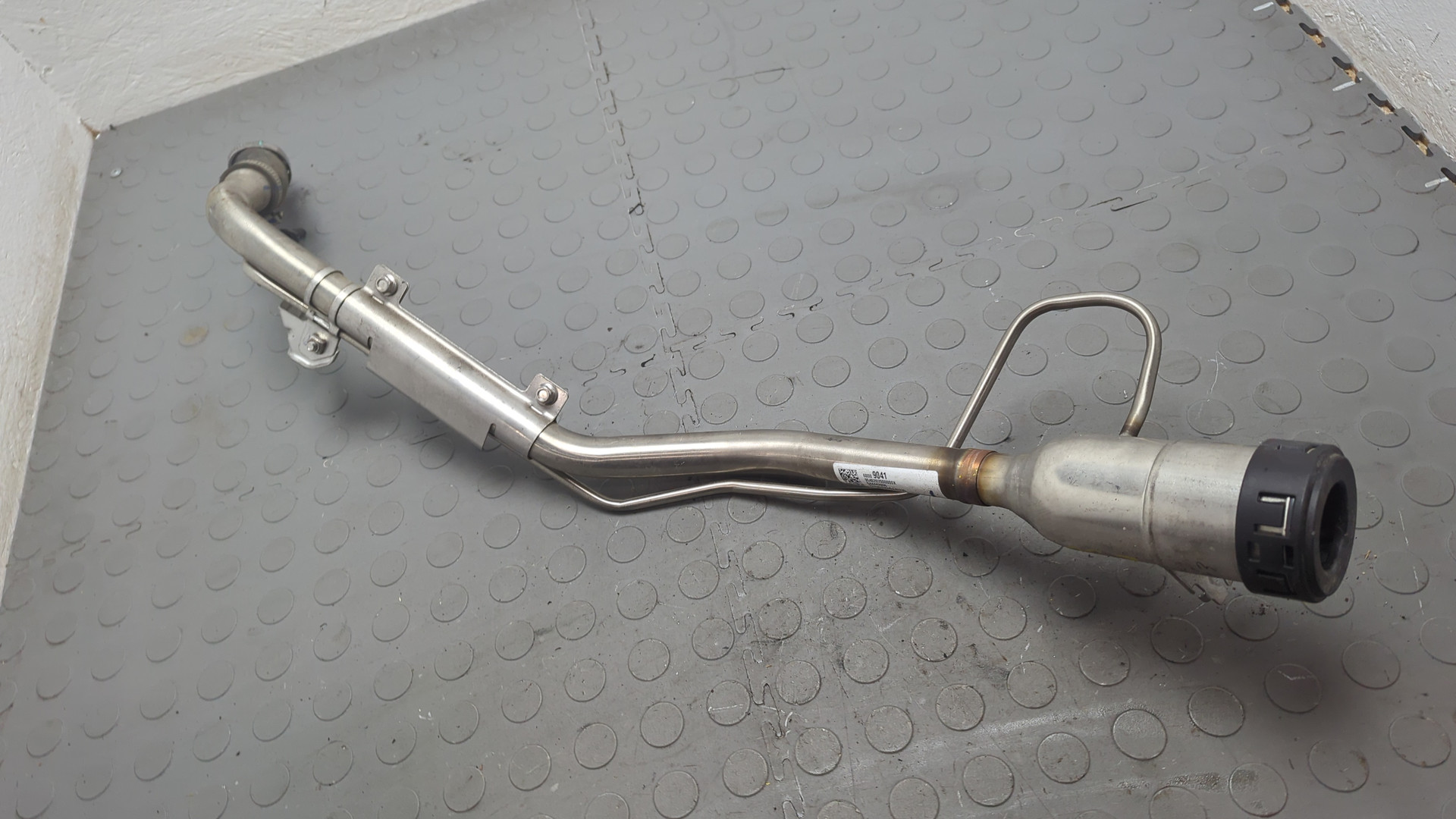 Горловина топливного бака