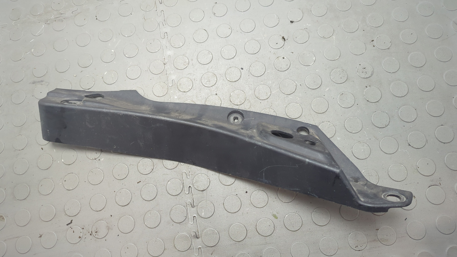 Накладка переднего крыла левого