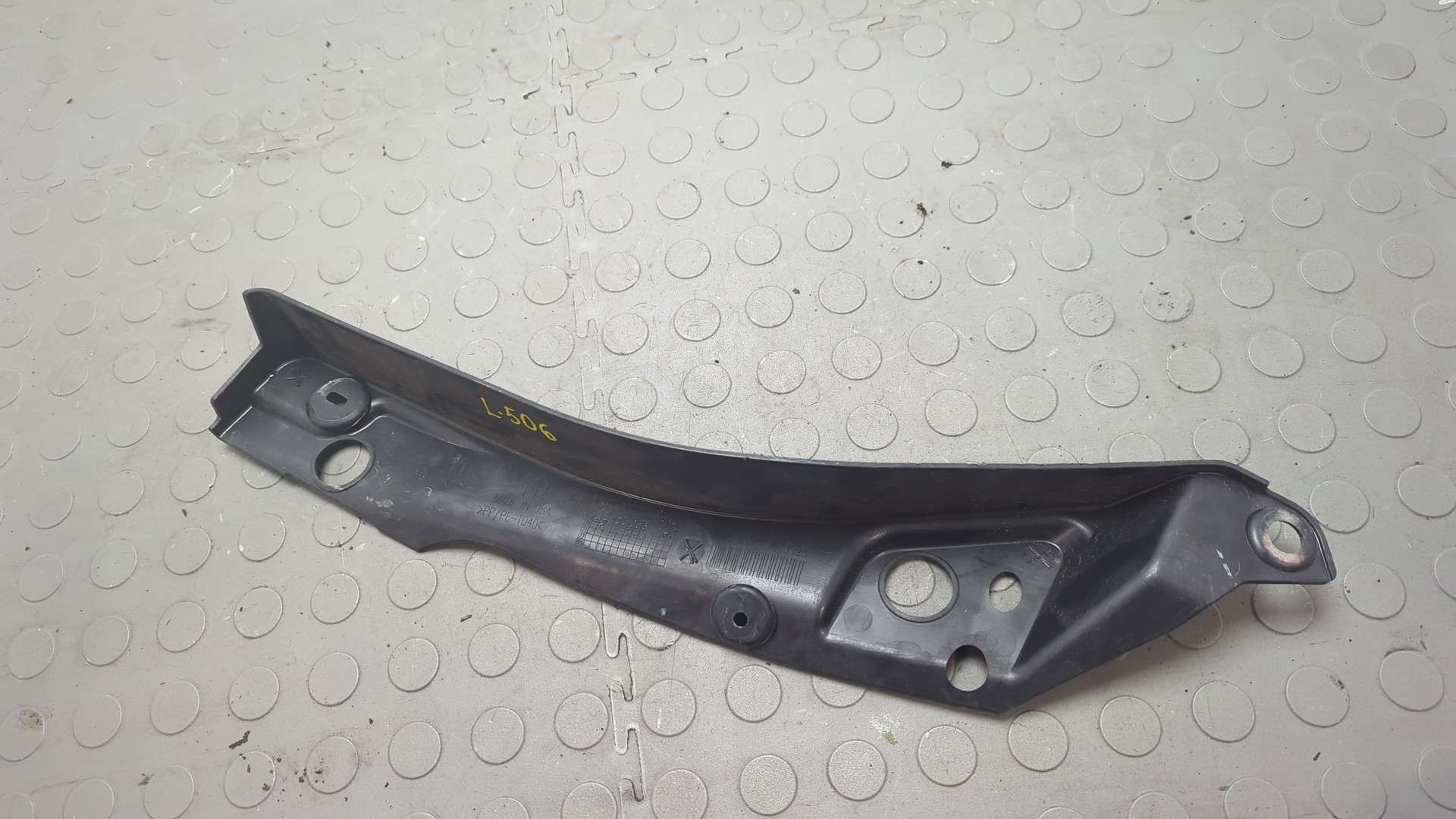 Накладка переднего крыла левого