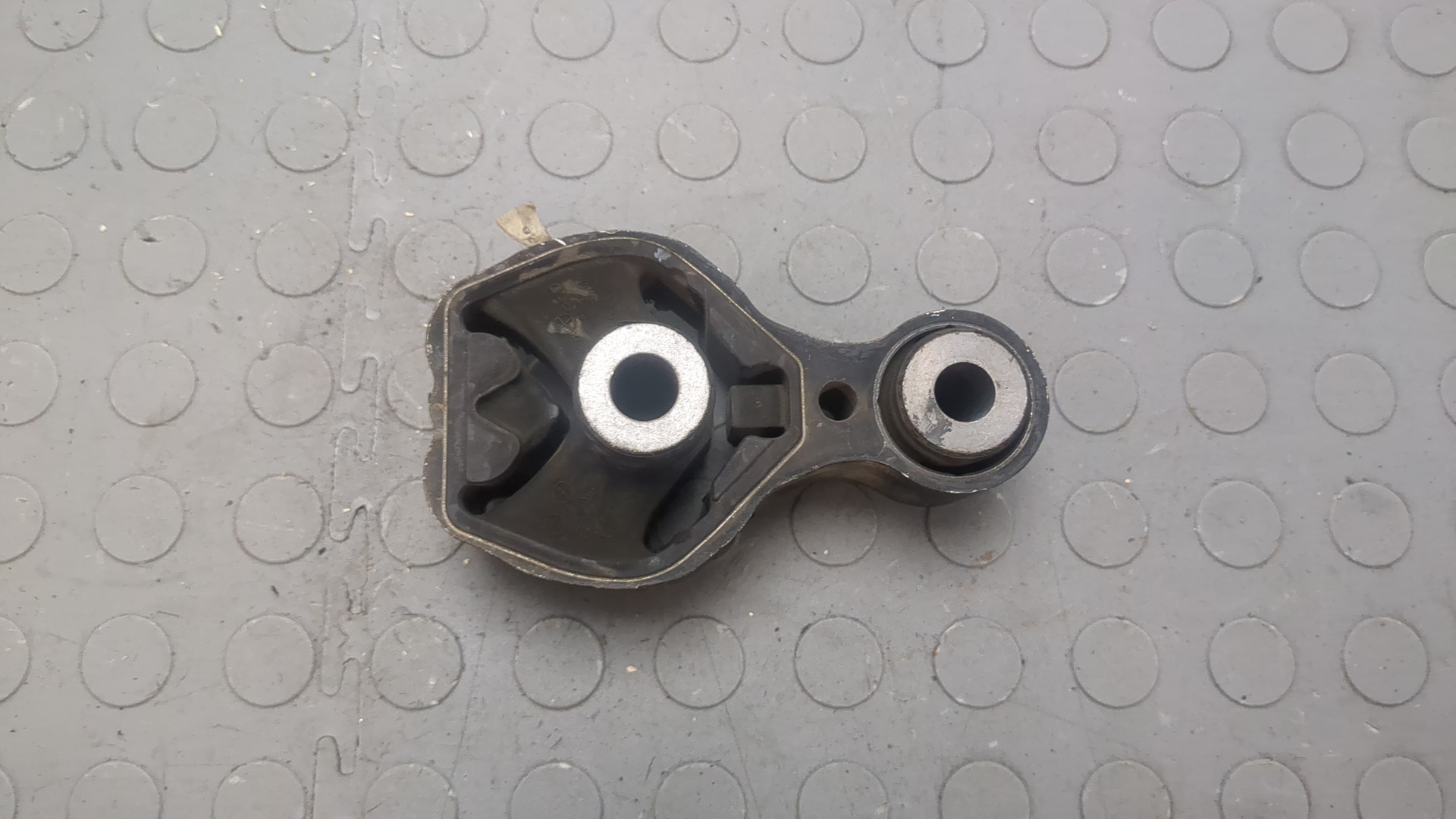 Опора двигателя