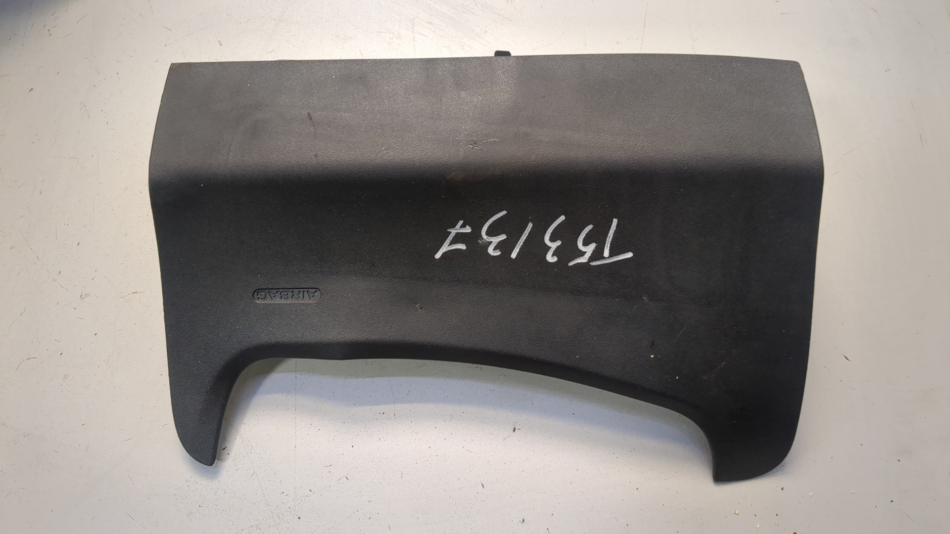 Подушка безопасности нижняя (для колен)