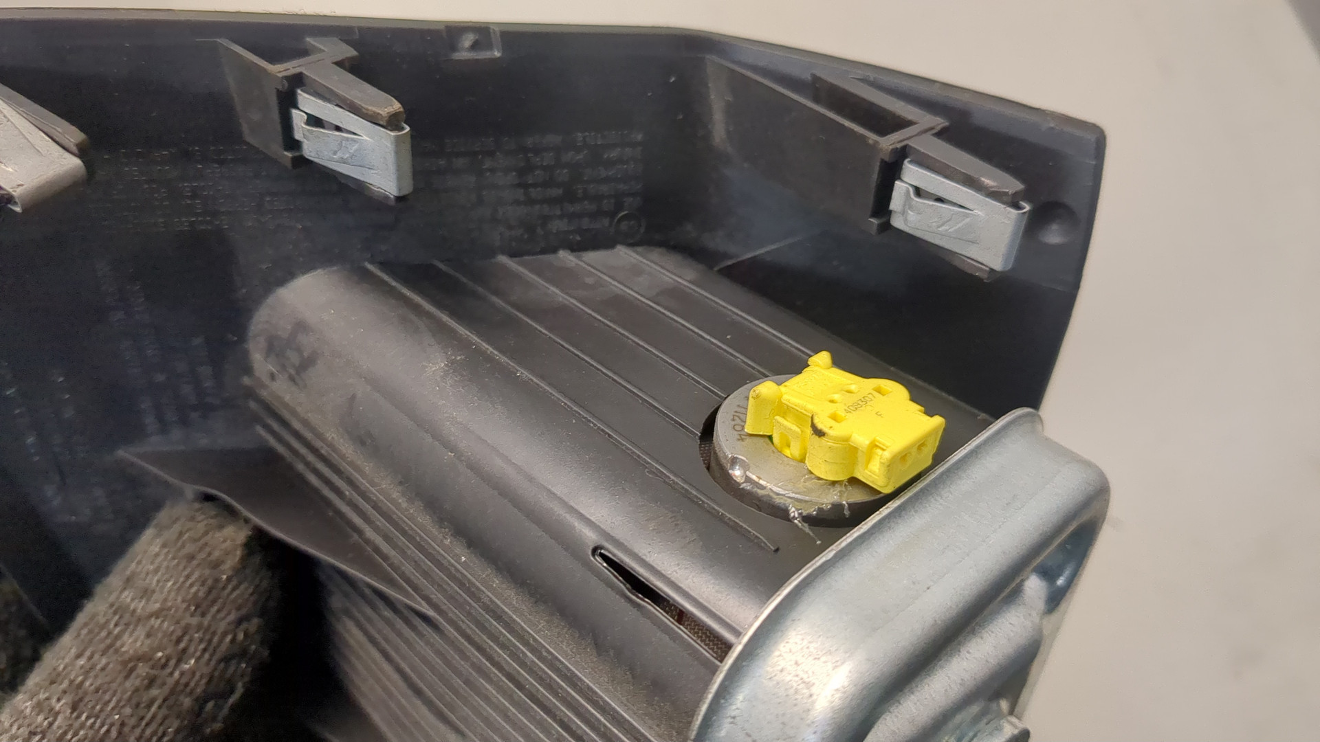 Подушка безопасности нижняя (для колен)