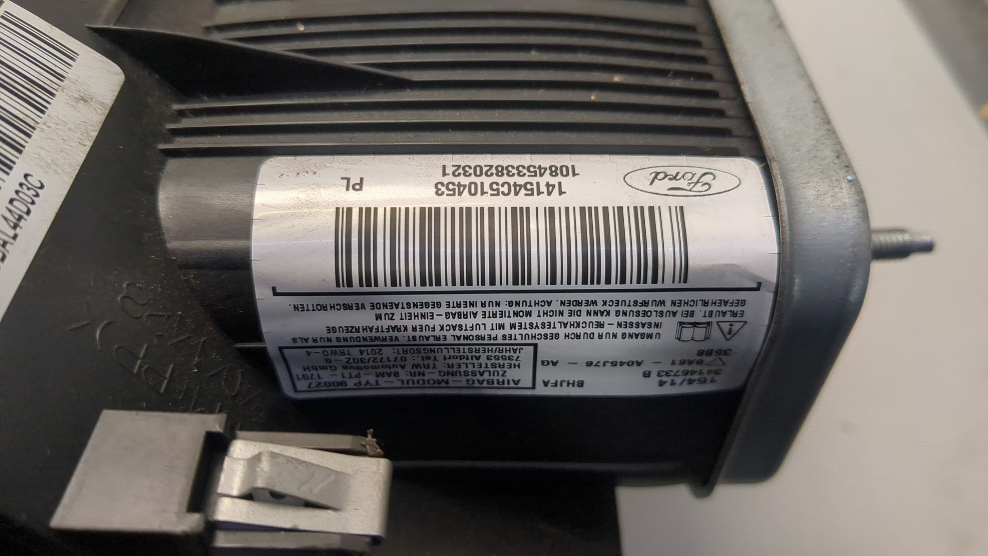 Подушка безопасности нижняя (для колен)