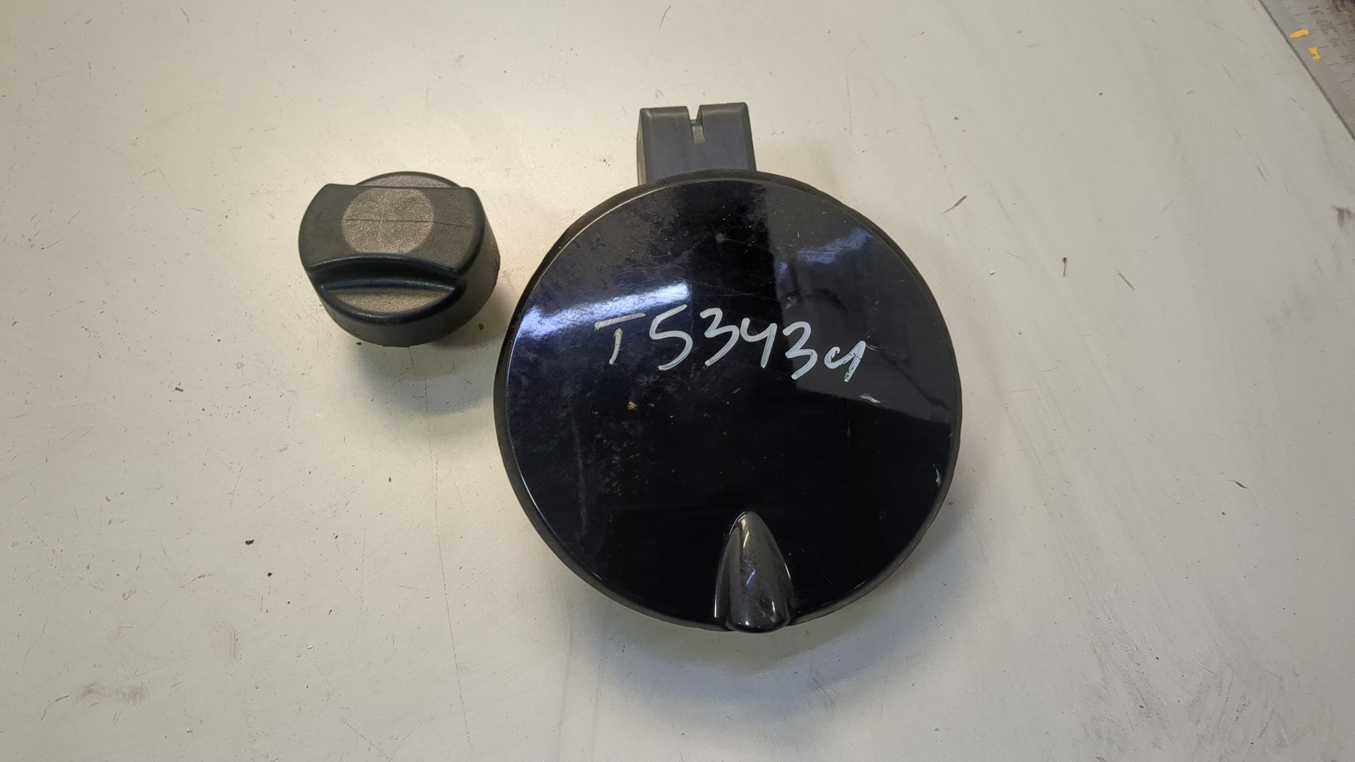 Лючок бензобака