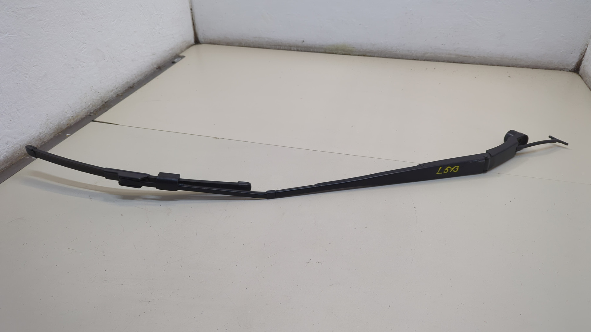 Поводок стеклоочистителя передний правый