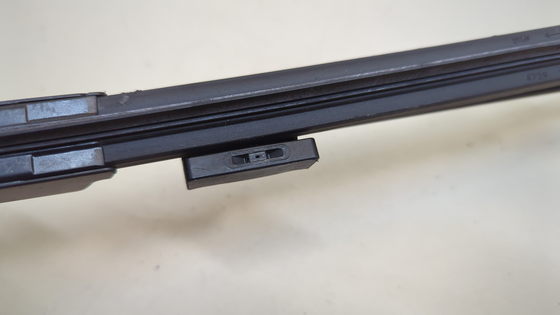 Поводок стеклоочистителя передний правый