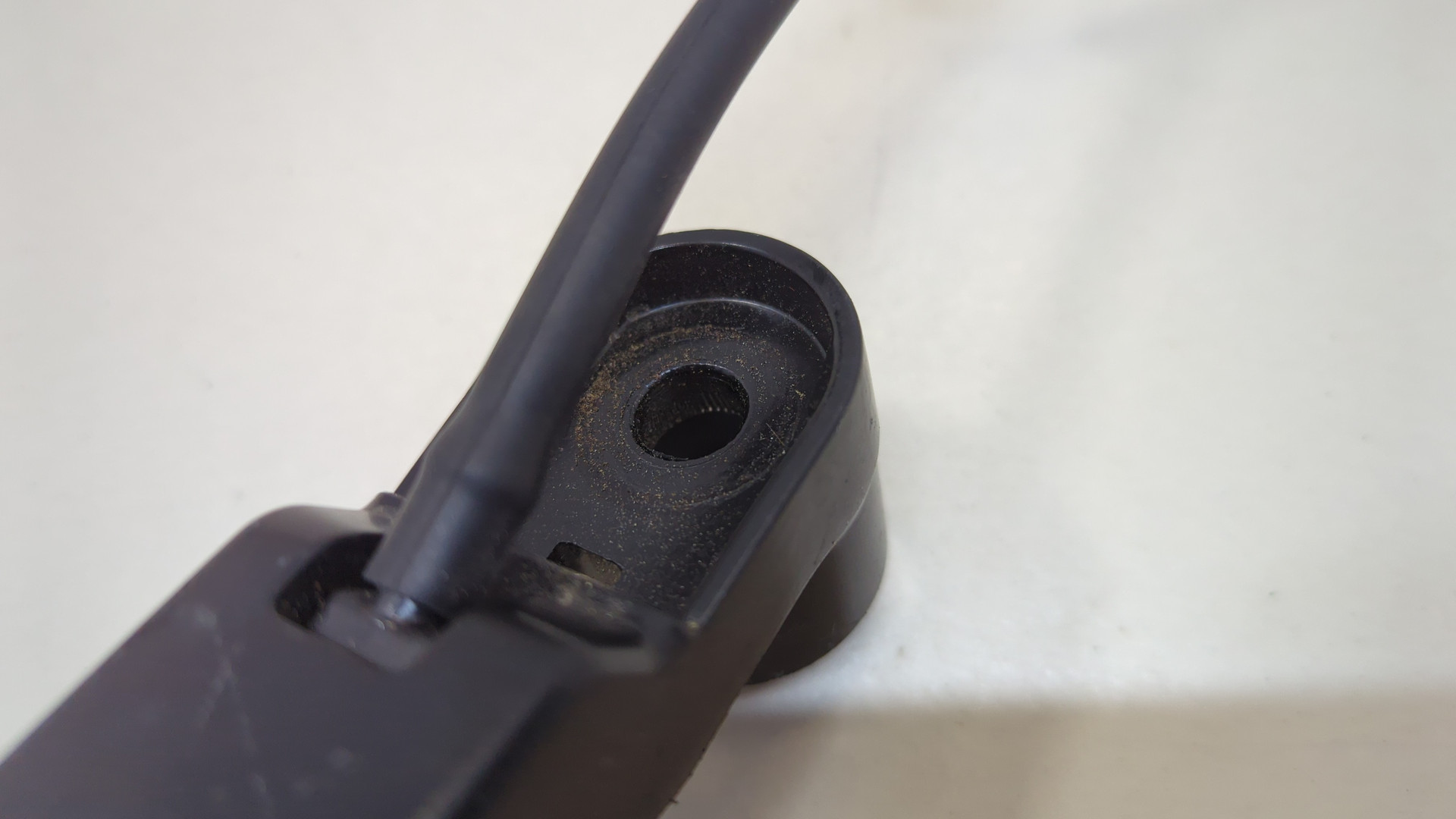 Поводок стеклоочистителя передний правый