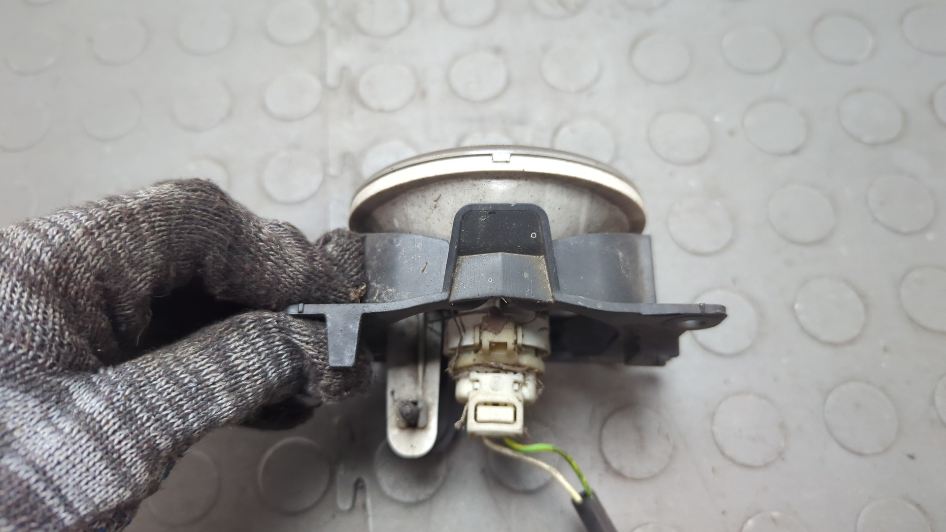 Фара противотуманная левая