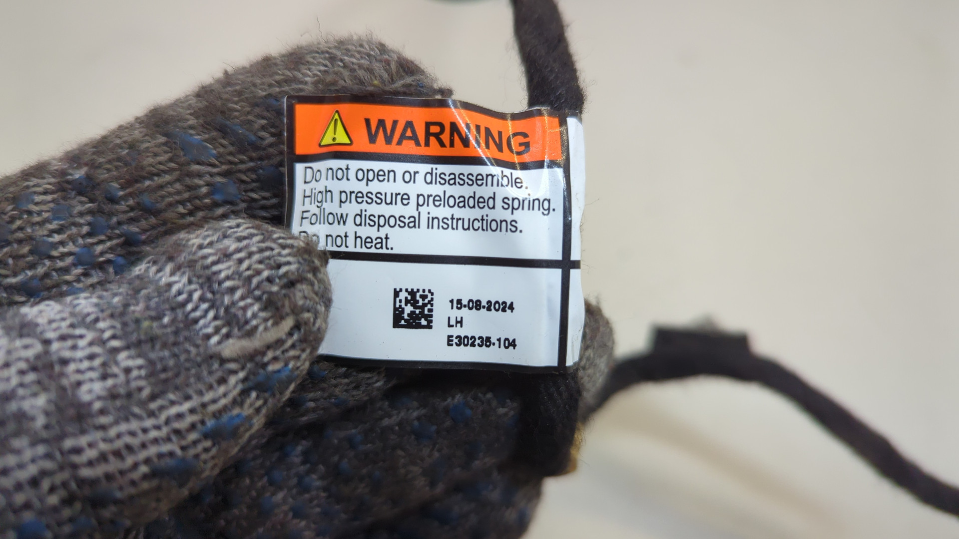 Амортизатор крышки багажника