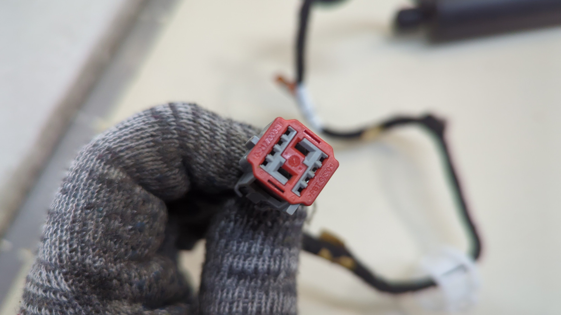 Амортизатор крышки багажника