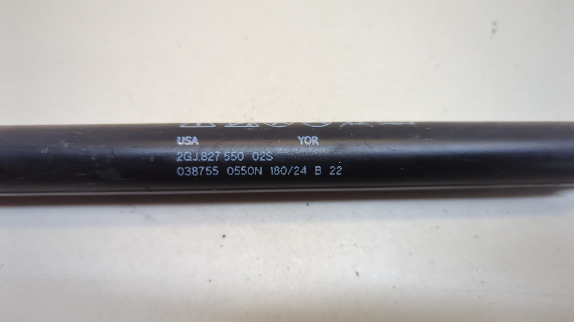 Амортизатор крышки багажника