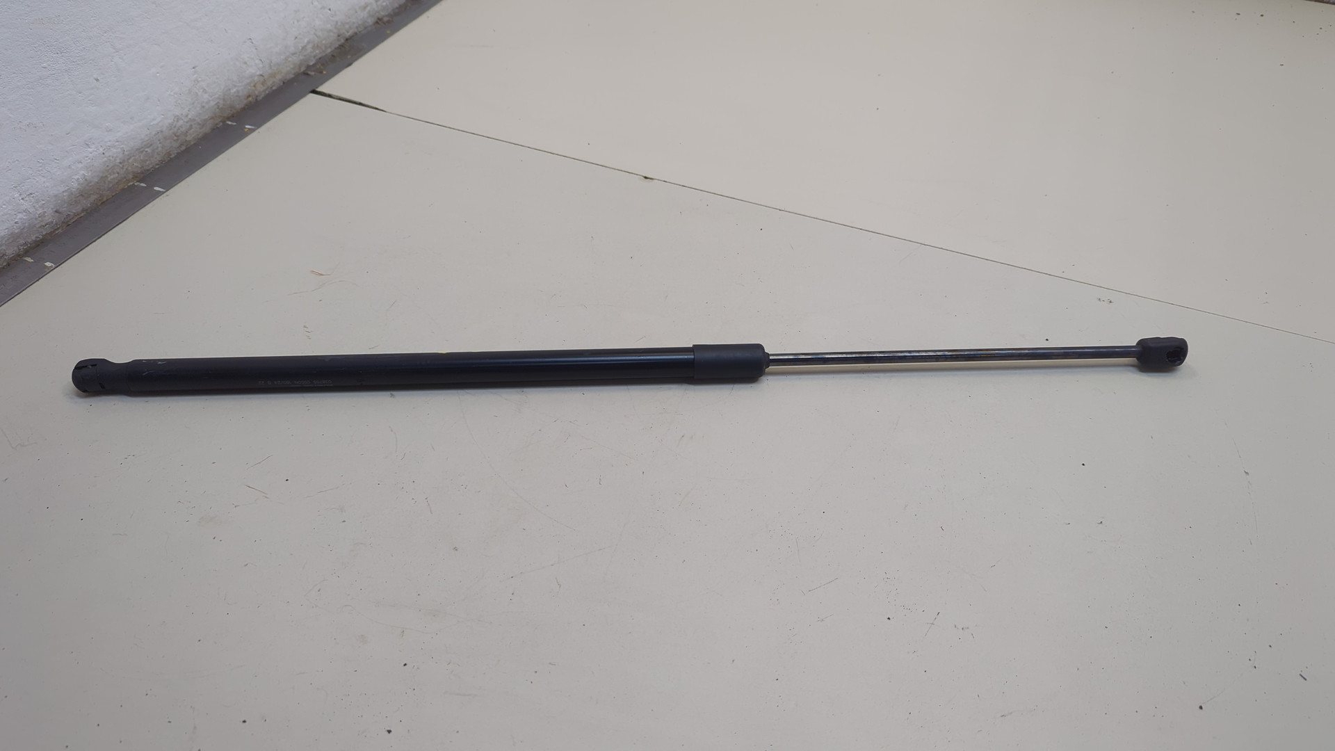 Амортизатор крышки багажника