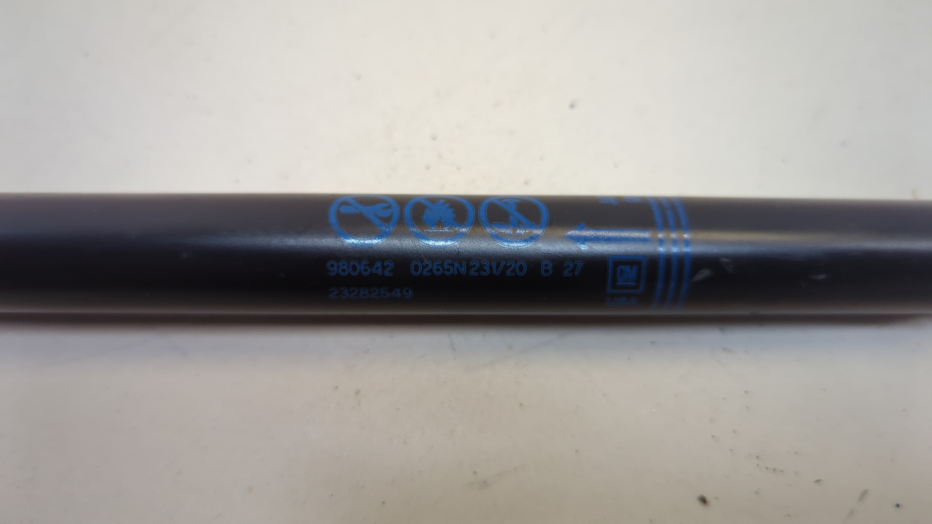 Амортизатор капота