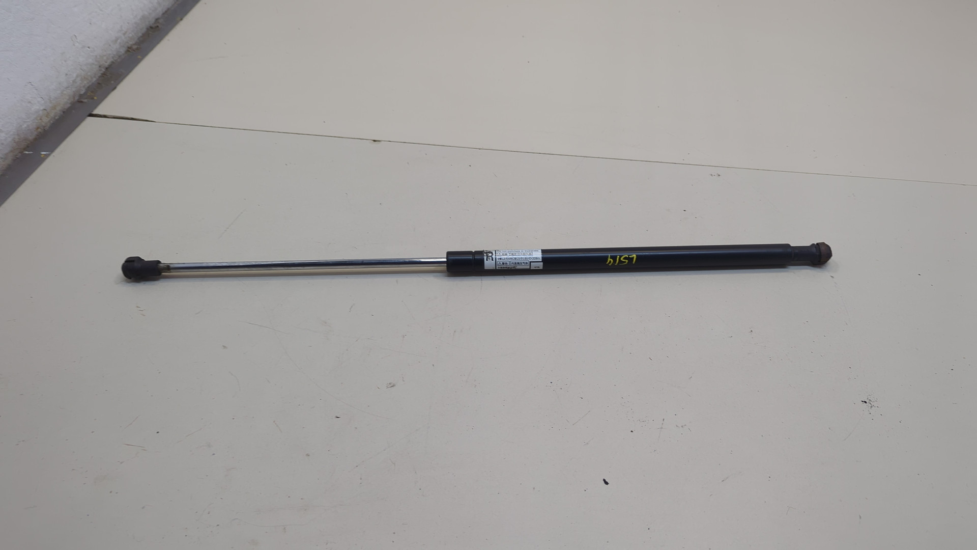 Амортизатор капота