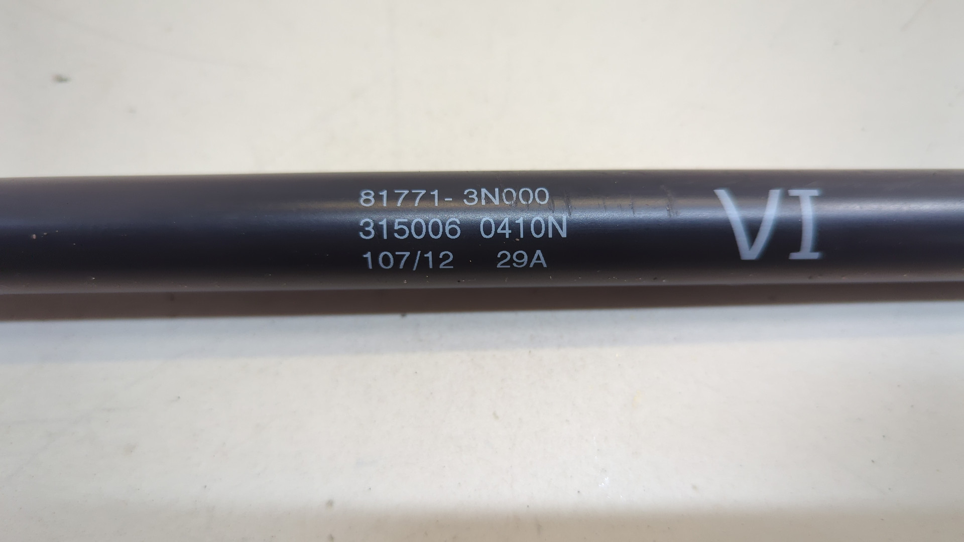 Амортизатор крышки багажника