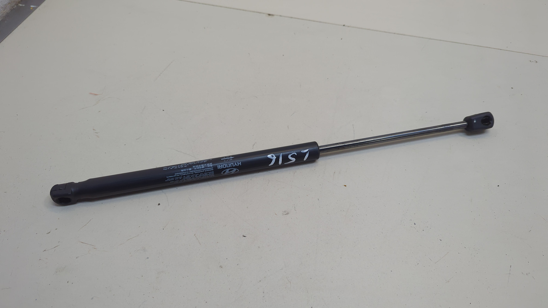 Амортизатор крышки багажника